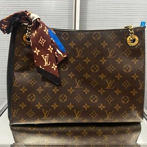Authentic Louis Vuitton Surene MM Monogram. Comes with dustbag.